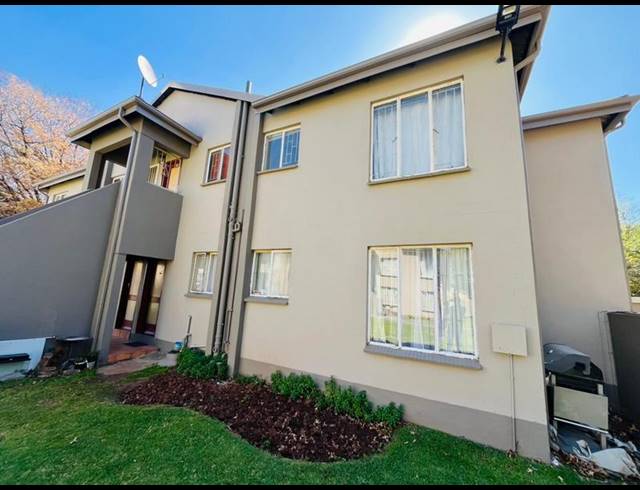 2 BEDROOM APARTMENT FOR SALE IN LAKEFIELD